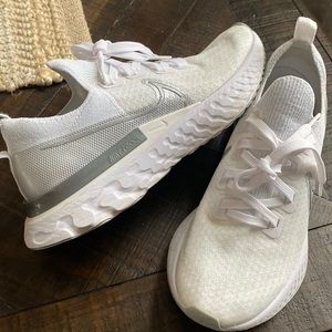 Nike Infinity React sneakers